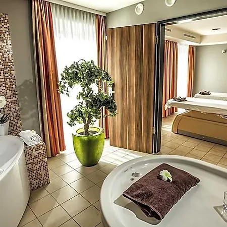 Seehotel Fleesensee 호텔